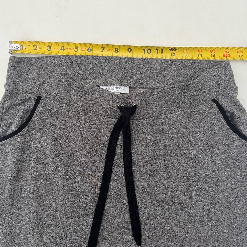 NWT size medium women’s Motherhood Maternity gray heathered skirt with pockets - Picture 6 of 8